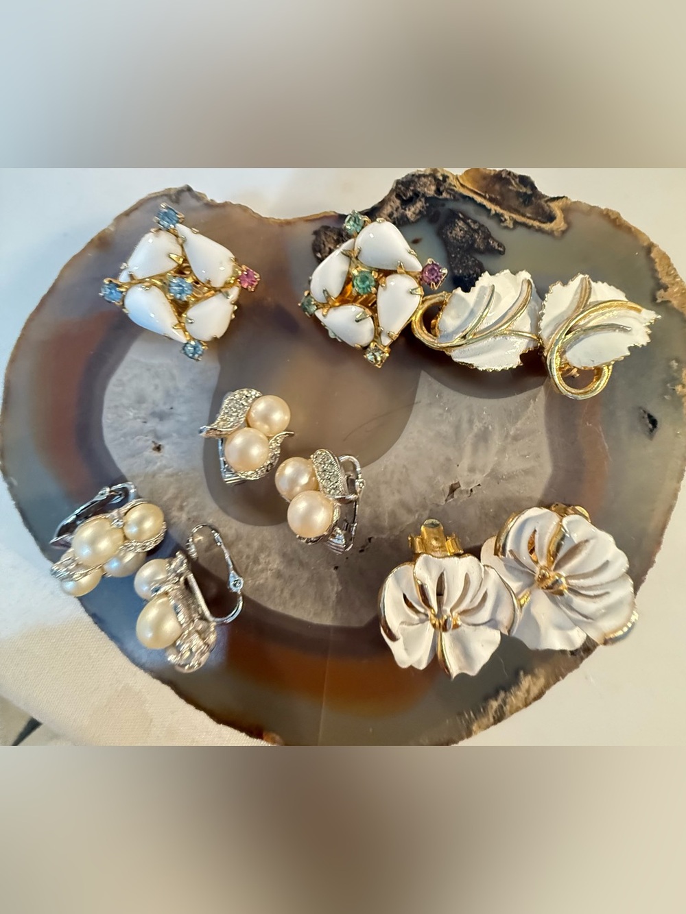 Vintage Pearl Clip-On Earrings in white glass & faux Pearl Richelieu & Marvella